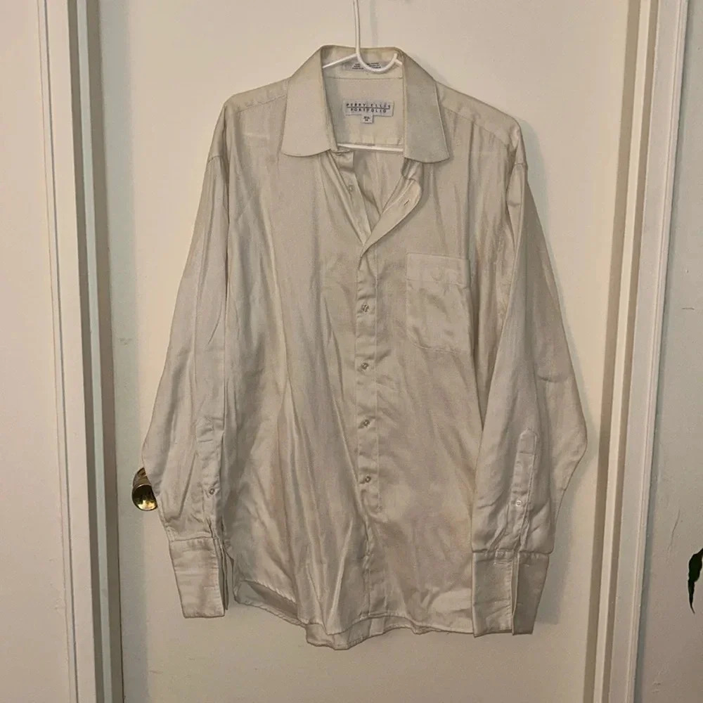 😍Men’s perry Ellis 100% cotton button down, size 16 1/2 34.